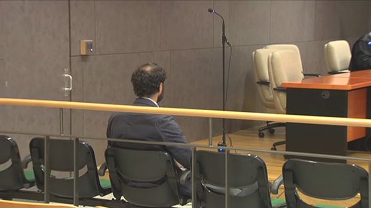 El profesor acusado, en juicio. Foto de archivo: EITB Media