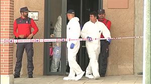 Aparecen dos personas muertas por disparos en un piso de Orkoien