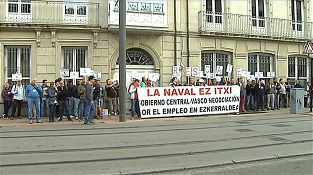 Trabajadores de La Naval se concentran frente al Parlamento Vasco 