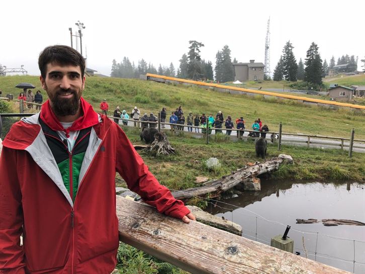  David, de Salinas de Ibargoiti, en Grouse Mountain 