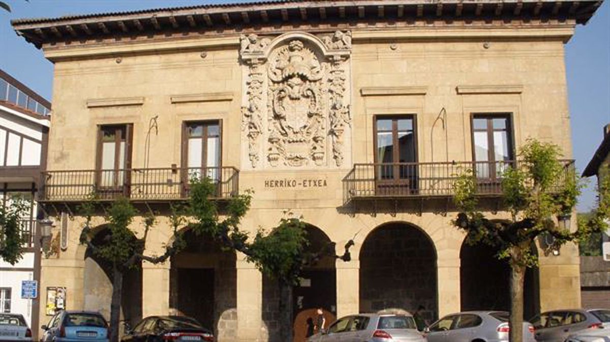 Ayuntamiento de Urnieta. foto: Wikipedia