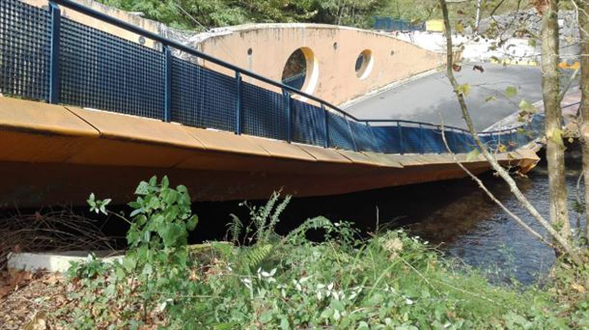 El puente colapsado en el polígono industrial Lastaola de Hernani (Gipuzkoa). Foto: SOS Deiak