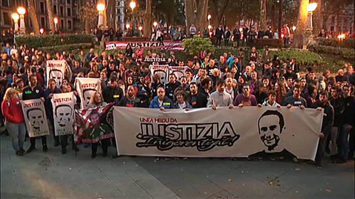 Familiares y amigos de Iñigo Cabacas reclaman justicia. Imagen: EiTB