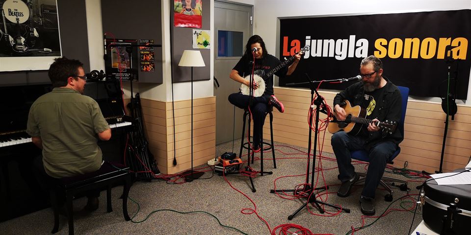 El grupo repasa algunos acordes