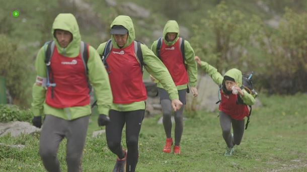 Miembros del equipo rojo durante la carrra. Foto: EiTB