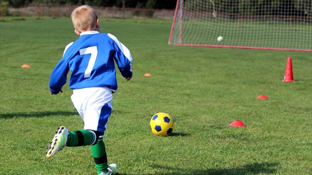 Vuelve el deporte escolar y grupal a las tres capitales de la CAV