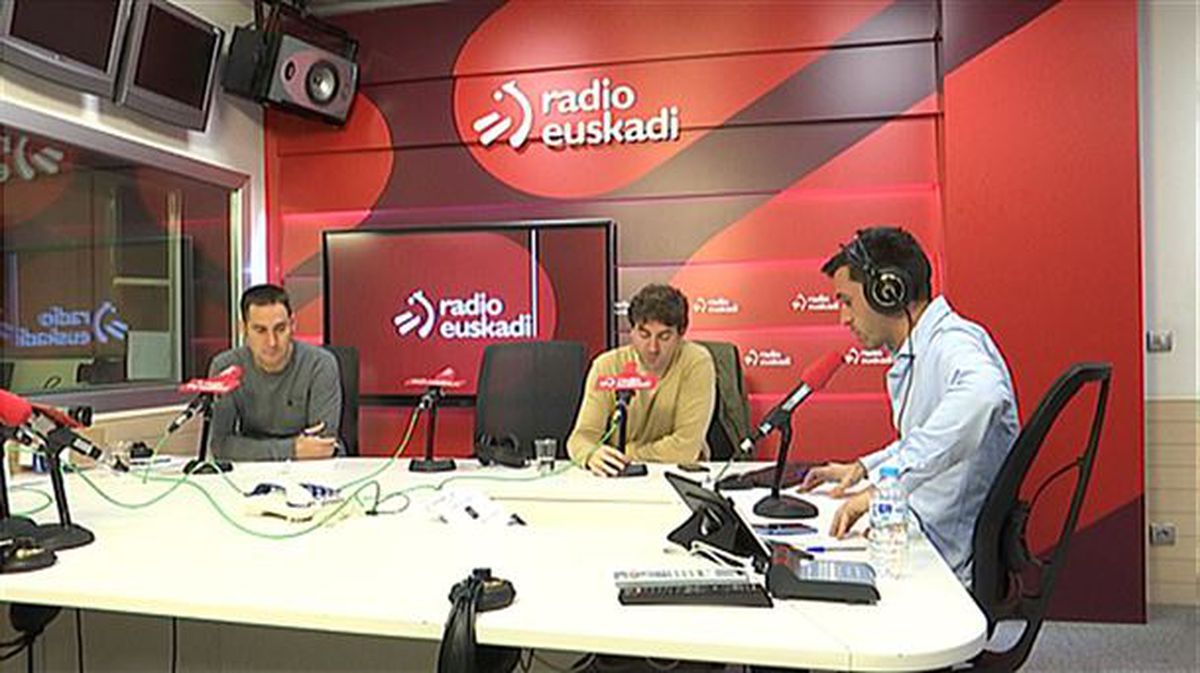 Tertulianos, esta mañana, en el Parlamento en las Ondas de Radio Euskadi.