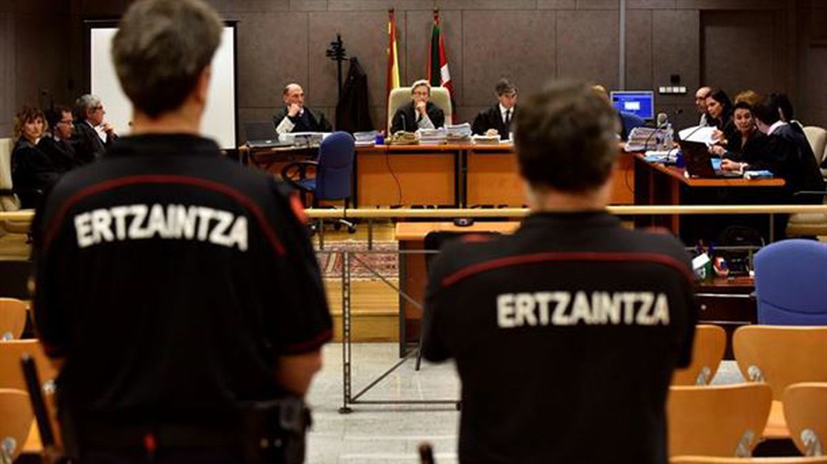 El subjefe de la comisaría de Bilbao no consideró necesario apartar las escopetas