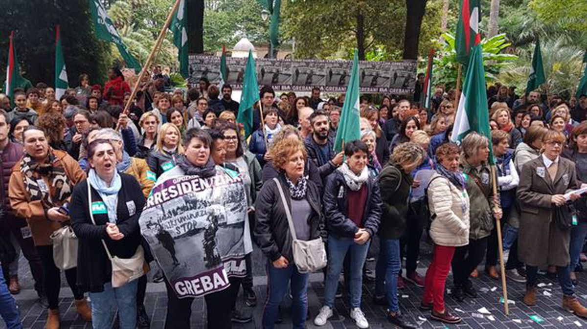 Protesta de las trabajadoras de las residencias de mayores de Gipuzkoa