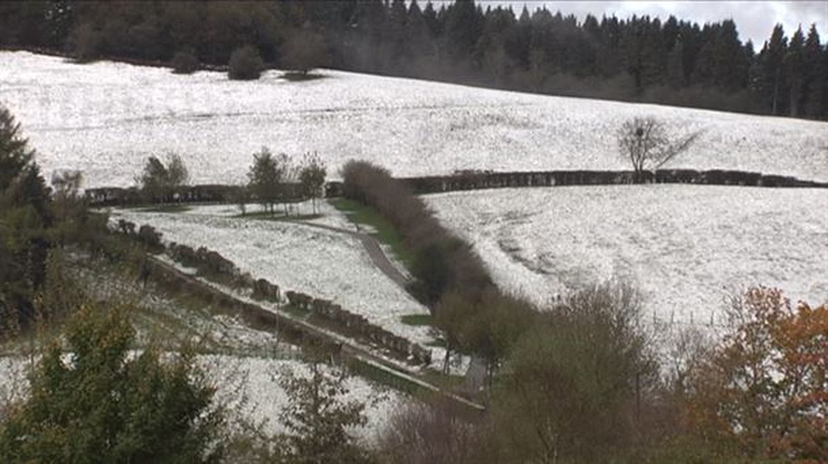 Las primeras nieves de la temporada cubren Urkiola