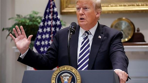 Trump dice que el Ejército podría abrir fuego si es apedreado por migrantes. Foto: EFE