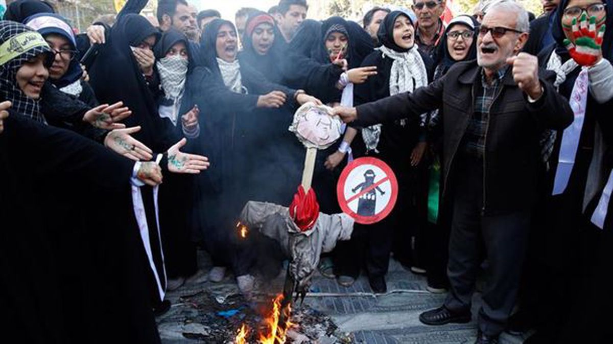 Los iraníes han salido a la calle al grito de 'Muerte a América'