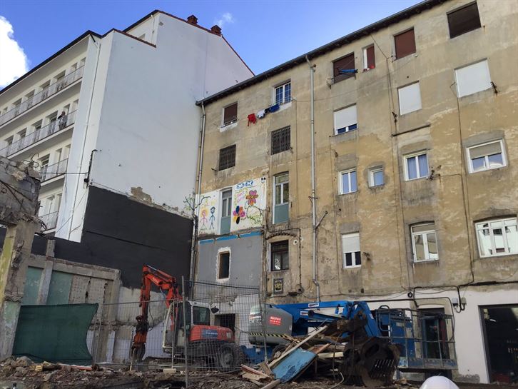 Obras en la manzana de la calle San Prudencio con Dato, 06.11.2018