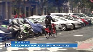 Polémica en Bilbao por el mal uso de las bicicletas eléctricas 