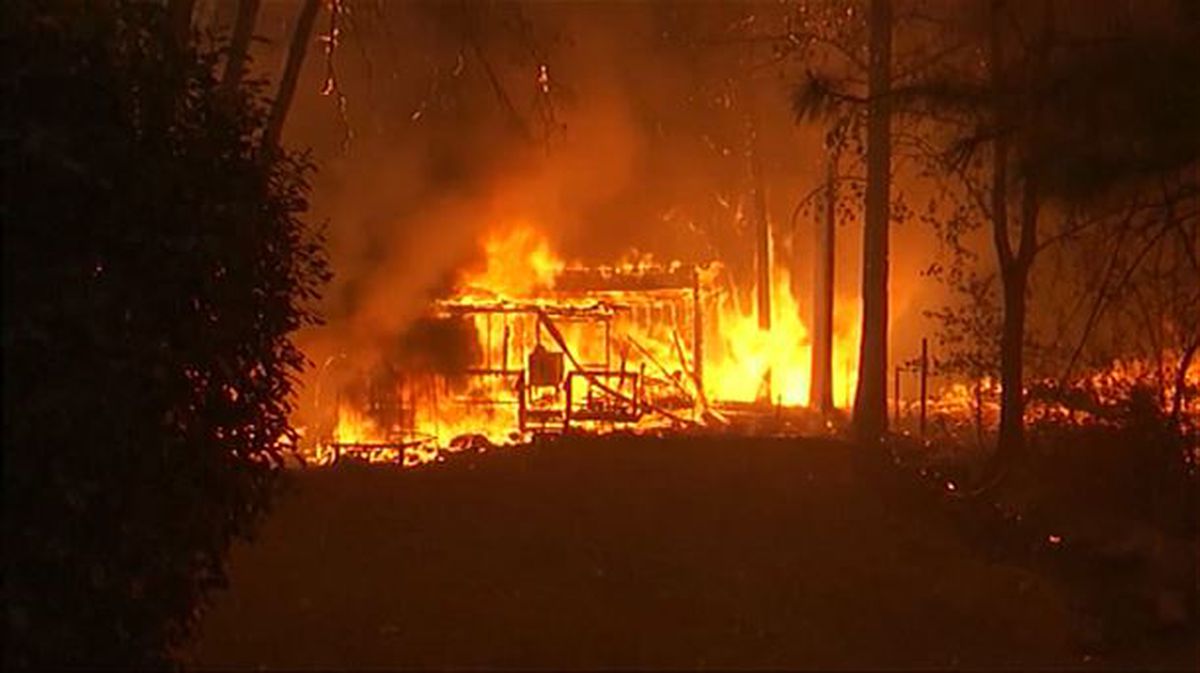 Al menos nueve muertos a causa de un incendio en California