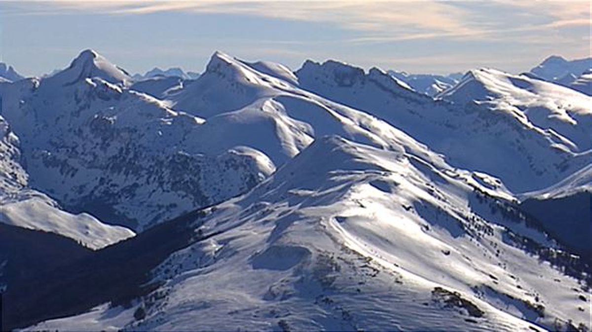 Montañas del Pirineo nevadas