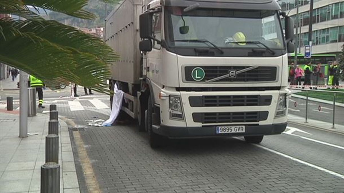 Camión arrolla a una ciclista en Bilbao