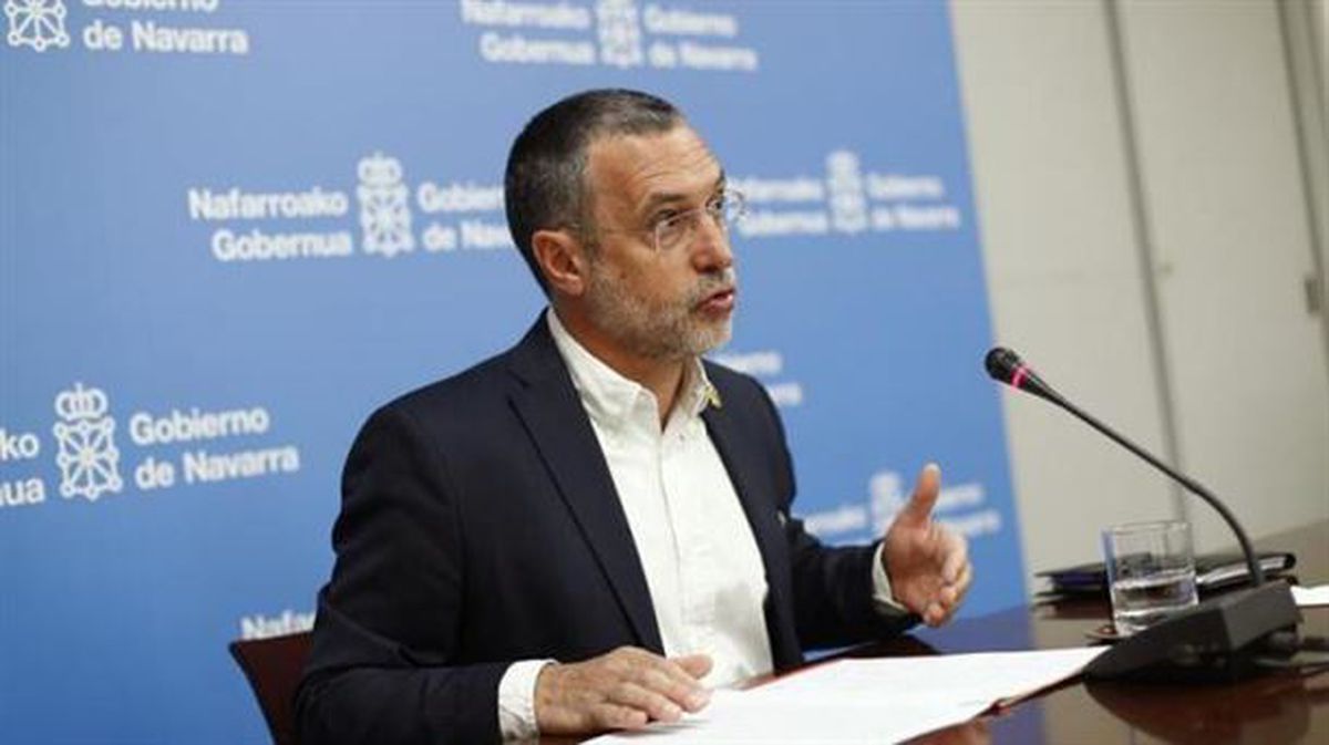 El vicepresidente de Derechos Sociales del Gobierno de Navarra, Miguel Laparra, en rueda de prensa