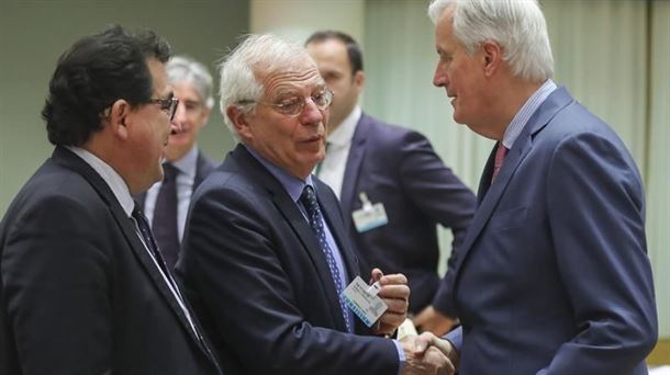 Josep Borrell y el negociador jefe europeo para el "brexit", Michel Barnier. Foto: EFE