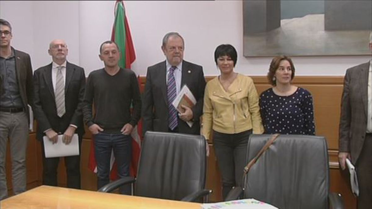 Representantes del Gobierno Vasco y EH Bildu se reúnen para negociar los presupuestos. Foto: EFE