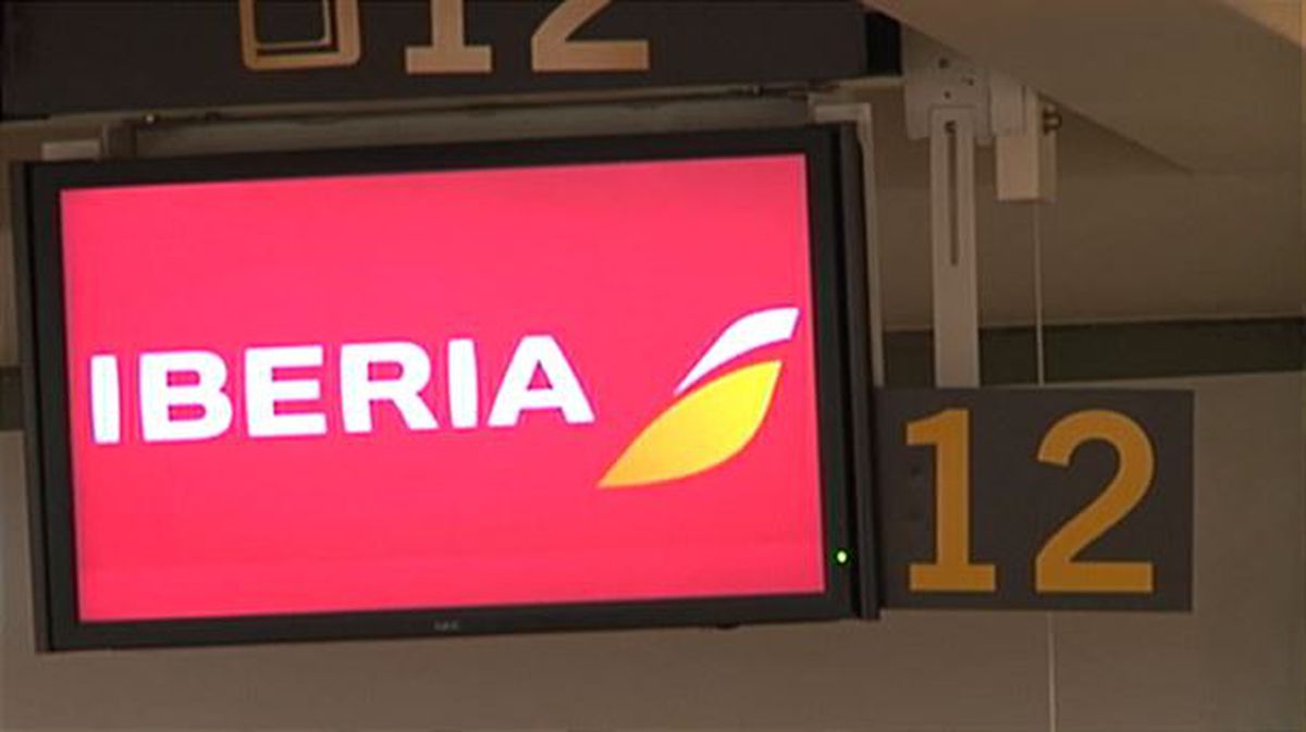 Cartel de Iberia en el aeropuerto de Loiu (Bizkaia).