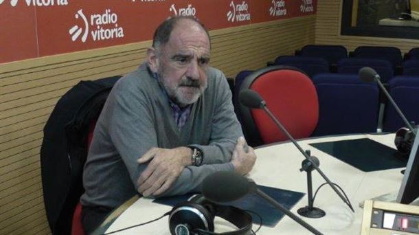 El director de URA, Ernesto Martínez de Cabredo, en Radio Vitoria