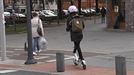 La DGT prohibirá a los patinetes eléctricos circular por la acera 