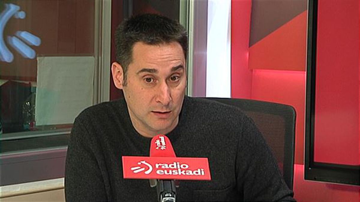 Iker Casanova hoy en Radio Euskadi. Imagen grabada por ETB