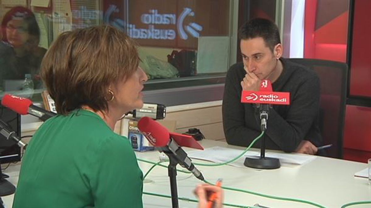 Iker Casanova hoy en Radio Euskadi. Imagen grabada por ETB