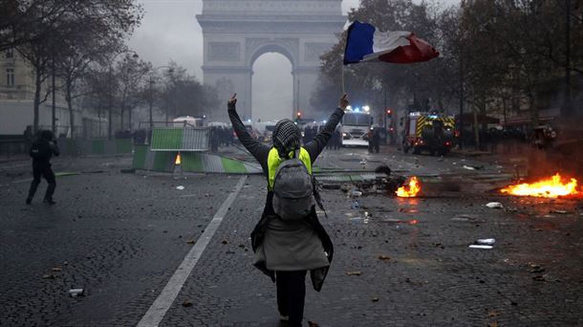 'Txaleko hori' bat, Parisen, protesta batean.