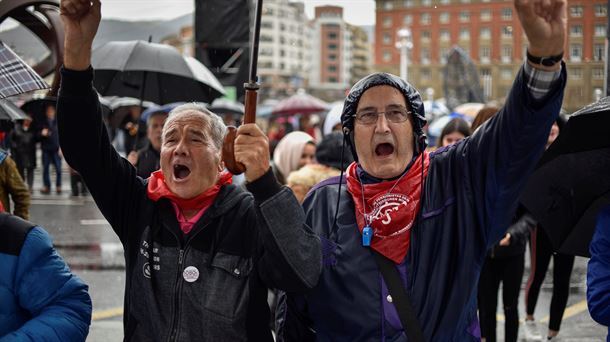 Concentración de pensionistas, hoy, en Bilbao. Foto: EFE. 