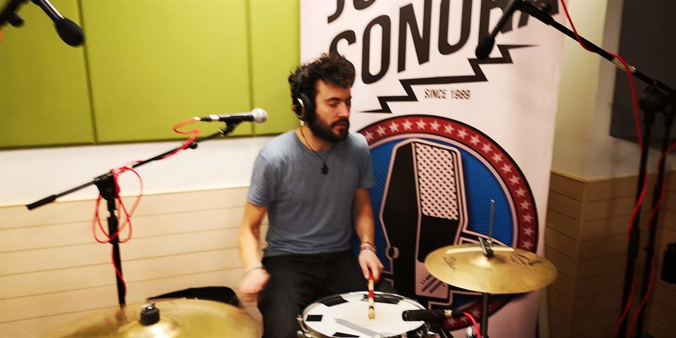 Joshua Froufe a la batería