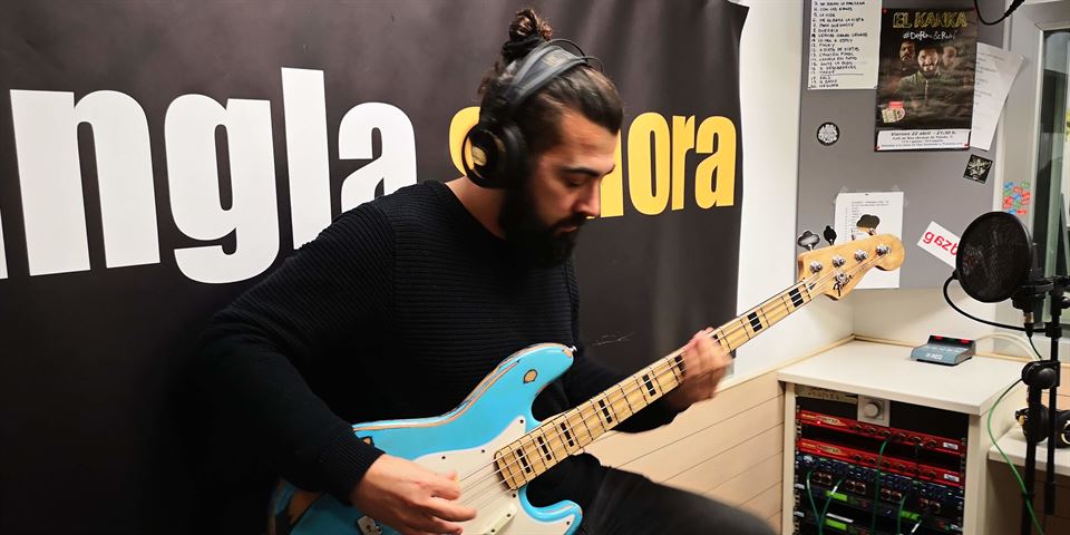 Ander Cabello al bajo