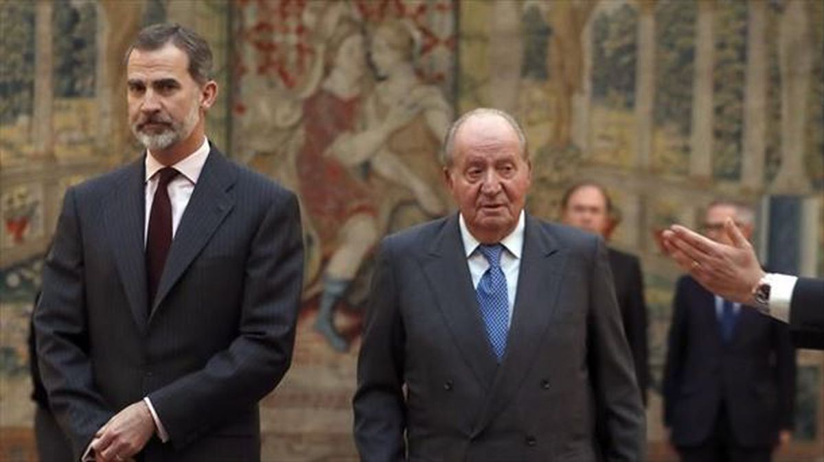 El rey Felipe VI junto al emérito Juan Carlos. Foto de archivo: EFE.