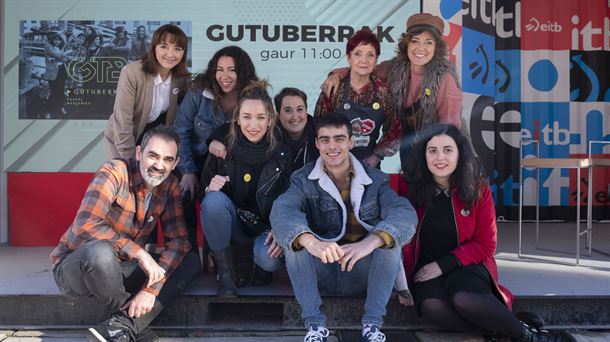 El elenco de 'Gutuberrak' en EiTB Gunea de la Feria 