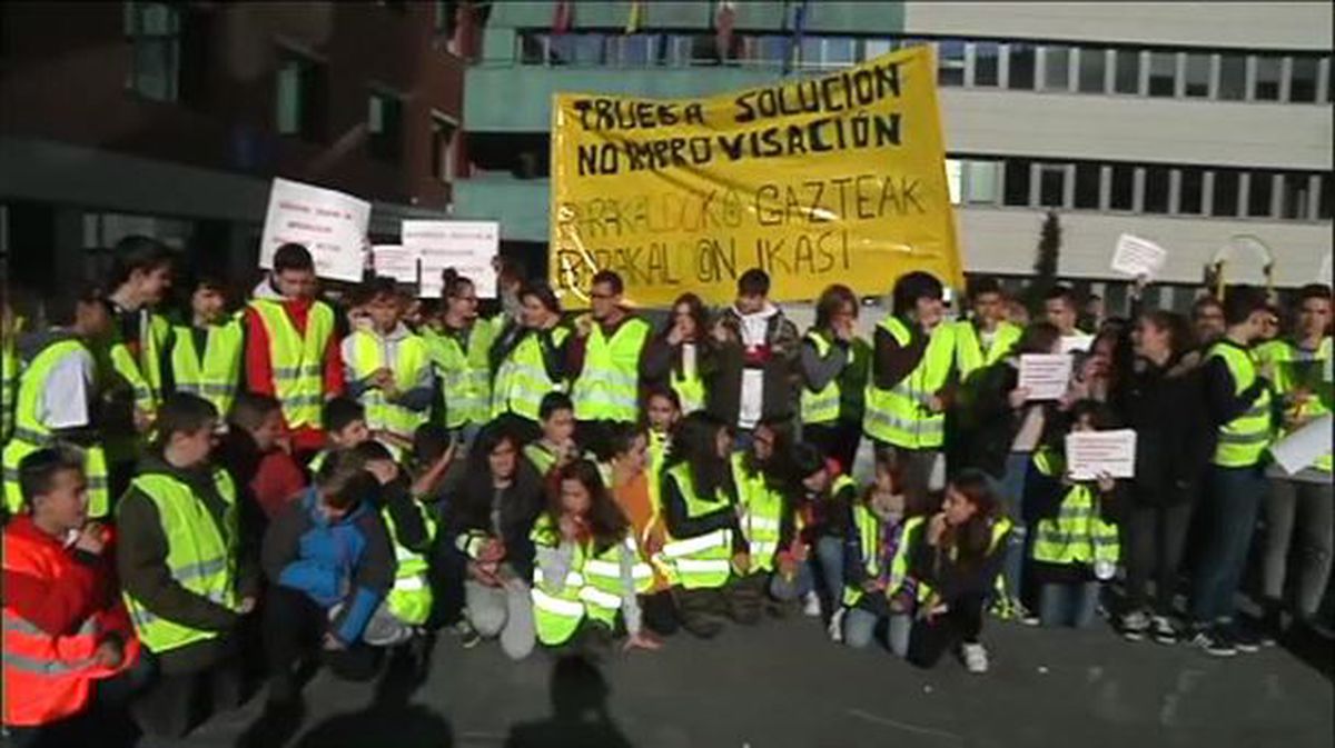 Alumnos del instituto Trueba de Barakaldo no quieren reubicarse en Bilbao