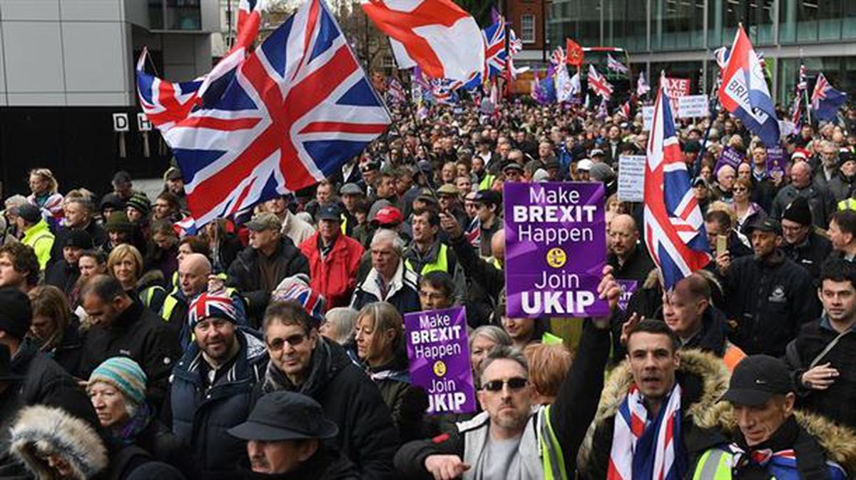 Miles de personas han salido a la calle en la capital inglesa. Foto: EFE.