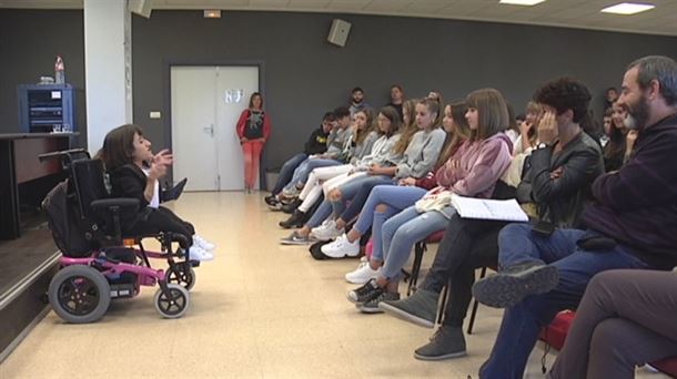 El programa foral Aniztasunean Eraikiz lleva la diversidad a las aulas