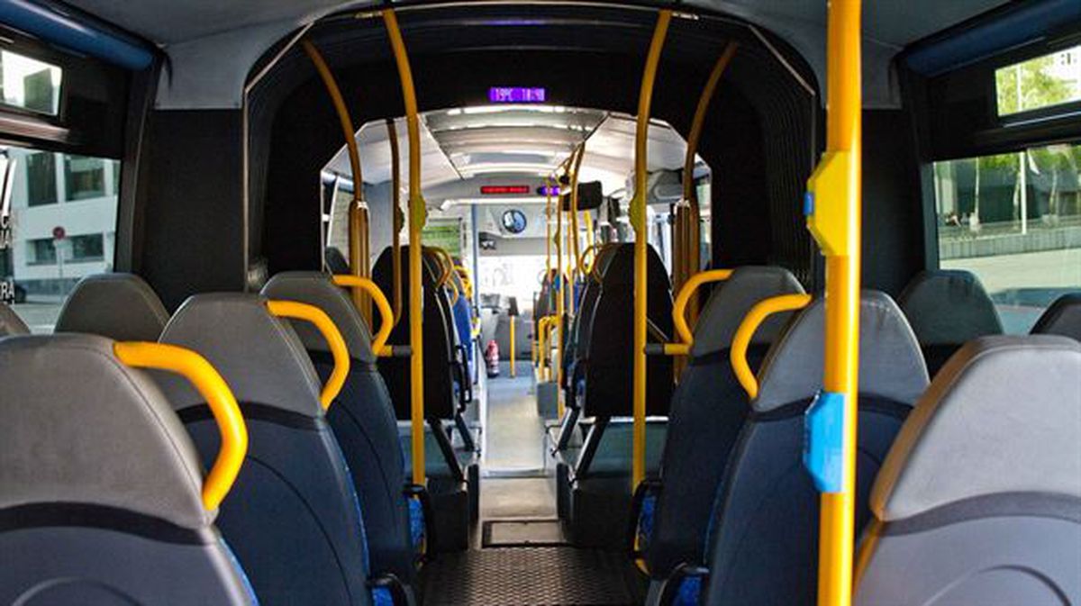 El interior de un autobús de Bizkaibus.