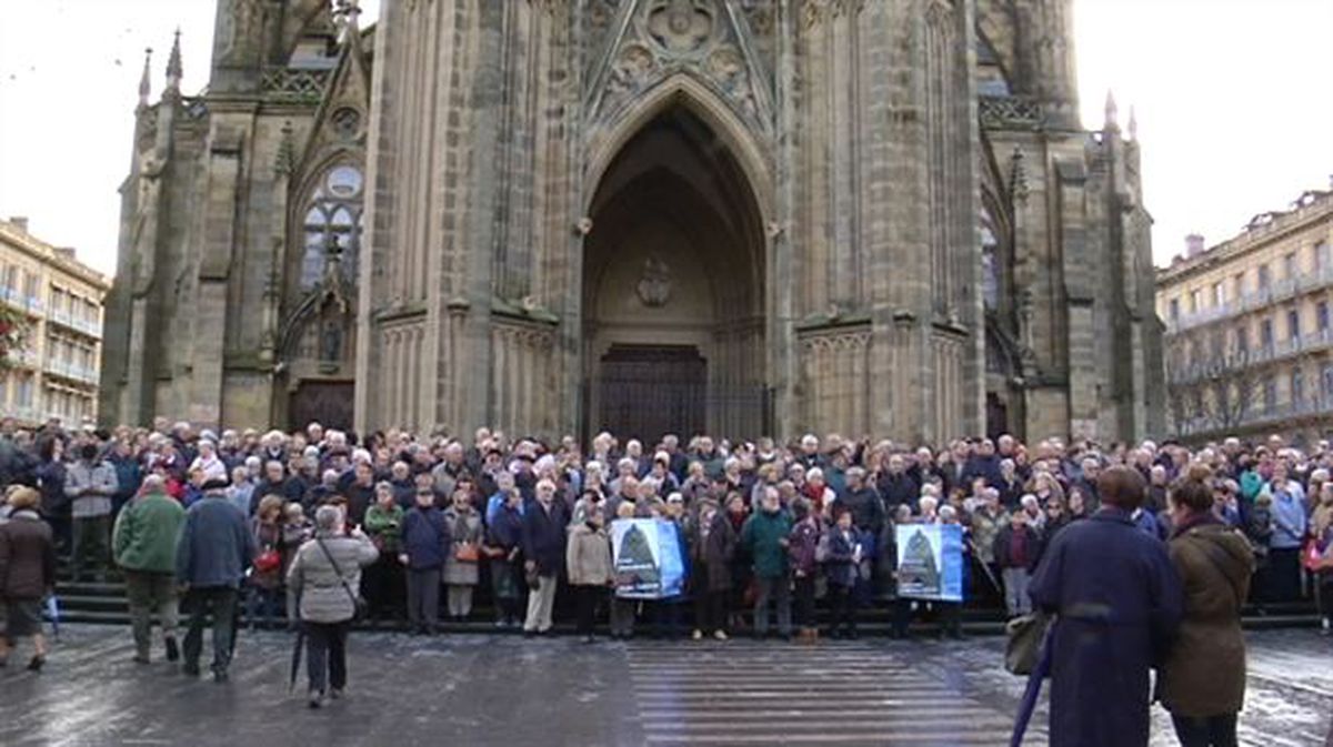 Captura de un vídeo de ETB de la protesta de este sábado en Donostia-San Sebastián.