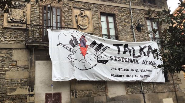 Fachada del Palacio Álava-Velasco okupado por el colectivo Talka