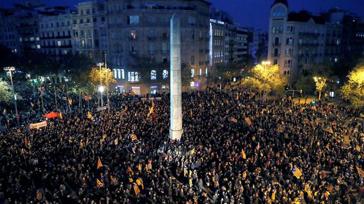 Una manifestación unitaria del independentismo recorre el centro de Barcelona. EFE