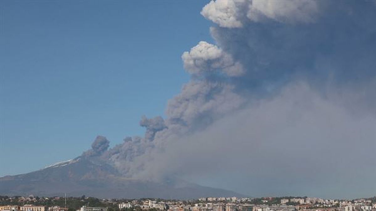 Etnaren erupzioa, Italian.