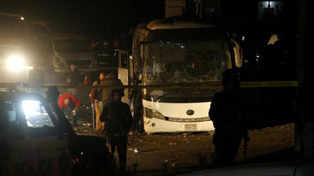 Honela gelditu da erasoa izan duen autobusa