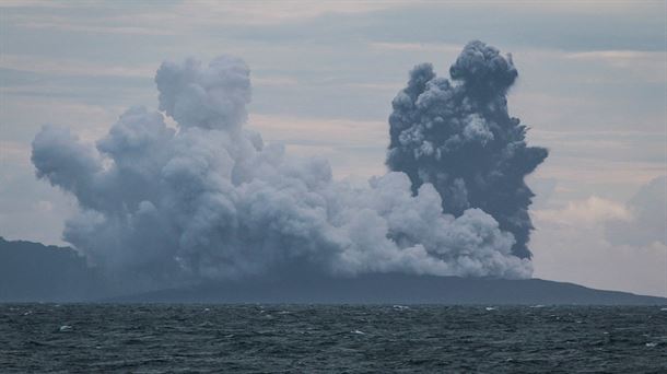 Anak Krakatoa sumendia. Argazkia: EFE