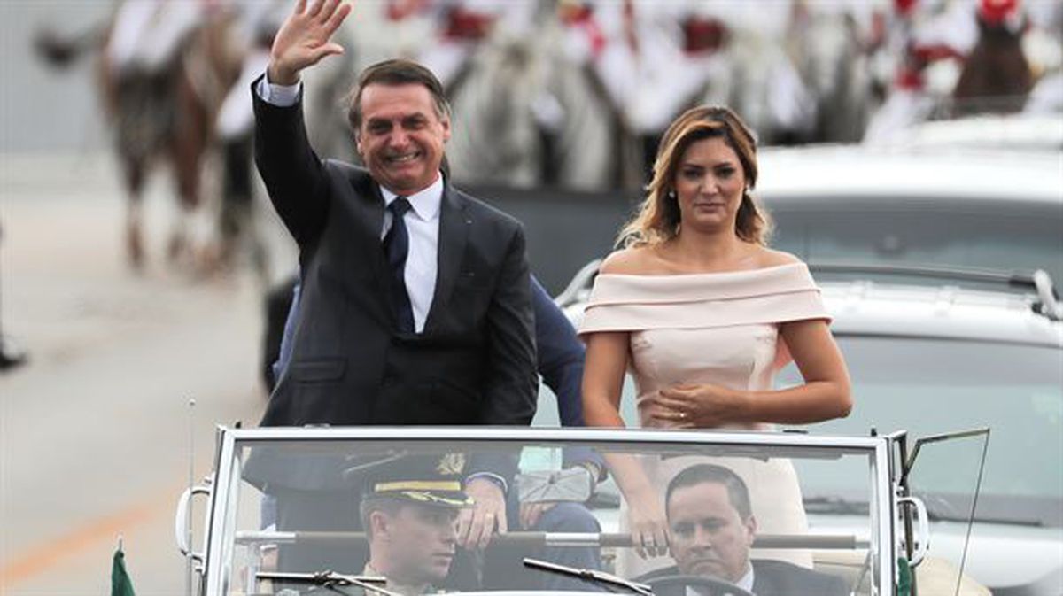 Bolsonaro parte hacia el Congreso para asumir la Presidencia de Brasil. Foto: EFE