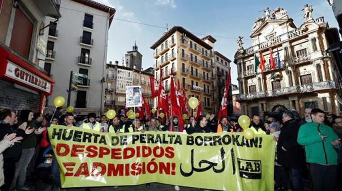 Manifestación de apoyo a los trabajadores de Huerta de Peralta en Pamplona. Foto: EFE