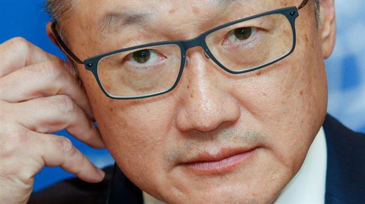 Jim Yong Kim Munduko Bankuko presidentea.