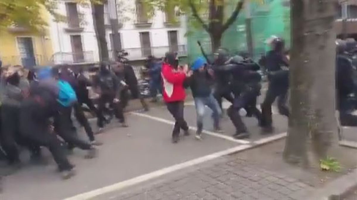 La Policía Nacional en el Casco Viejo de Pamplona, en las inmediaciones del gaztetxe Maravillas