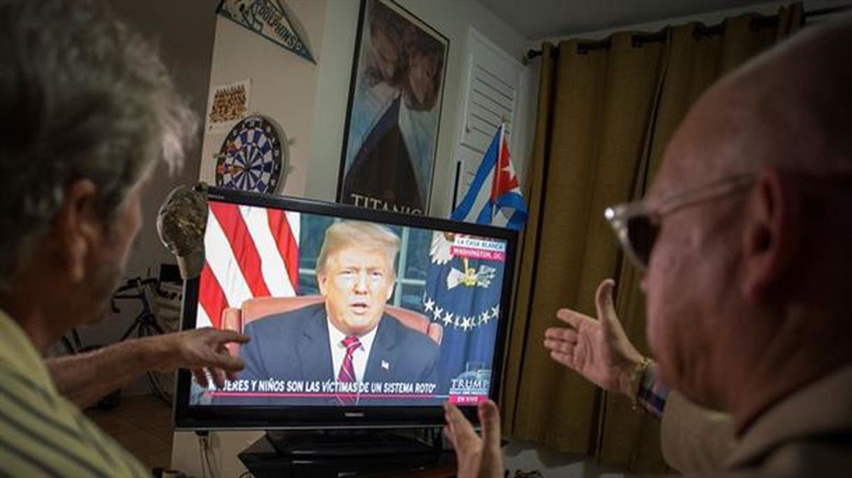Donald Trump durante su discurso dirigido a los ciudadanos en televisión